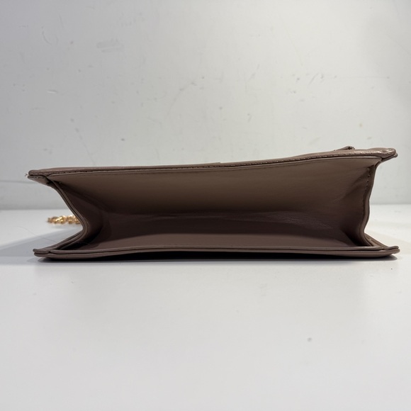 Badgley Mischka Quilted Vegan Crossbody Bag Chain Strap Details Toggle Clasp - Picture 13 of 14